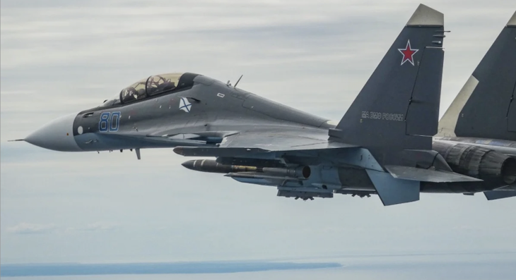 Nga triển khai 10 tiêm kích Su-30SM2 diễn tập tấn công chính xác tại Kaliningrad - Ảnh 1.