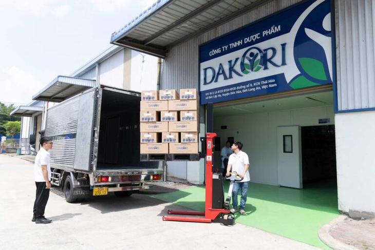 Thu hồi, tiêu hủy gel tắm gội Oatrum do Công ty TNHH Dược phẩm Dakori sản xuất- Ảnh 1.