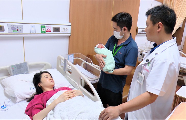 Người bác sĩ mò mẫm mở ra hy vọng cho những ca bệnh chưa có tiền lệ - Ảnh 1.