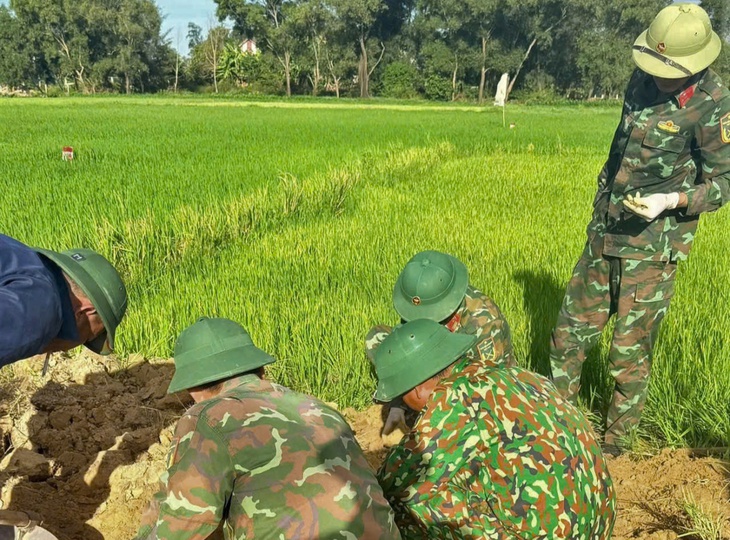 Phát hiện hài cốt liệt sĩ cùng nhiều di vật khi giải phóng mặt bằng thi công sân bay- Ảnh 1.
