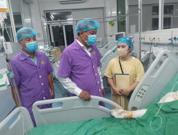 Hà Nội hỗ trợ gia đình nạn nhân tử vong, bị thương trong vụ cháy khiến 2 người chết- Ảnh 1.