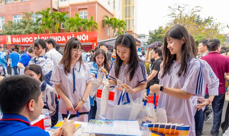 Loạt đại học công bố điểm sàn, chạm mốc 25 điểm- Ảnh 1.