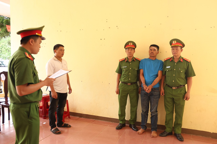 Dùng rựa chém bị thương 2 cán bộ công an rồi cố thủ trong nhà- Ảnh 2.