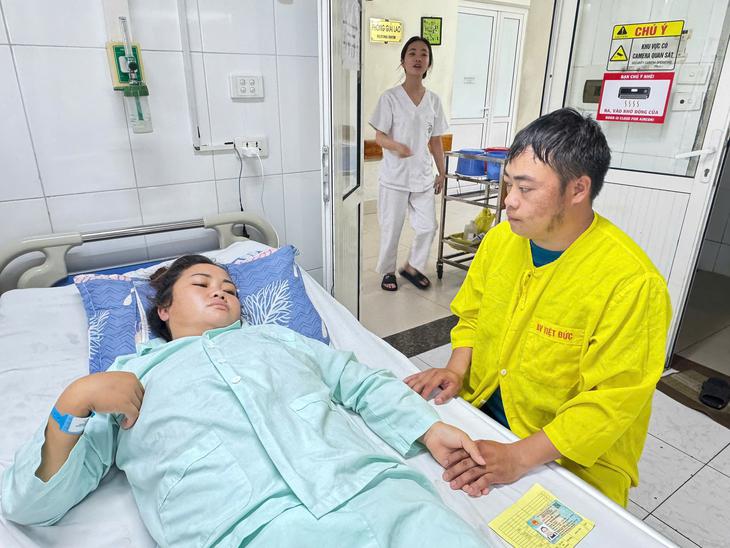 Chồng vừa mất vì tai biến, người phụ nữ lo cho 5 con nhỏ lại cấp cứu vì bệnh tật cần sự trợ giúp- Ảnh 1.
