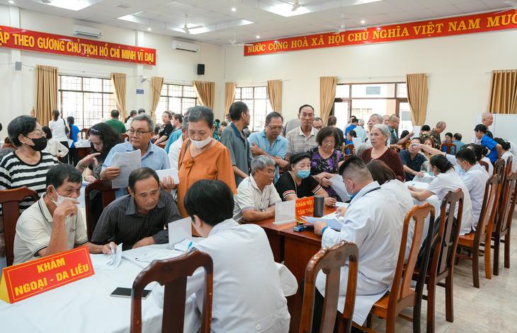 Ngành y tế TPHCM tri ân các Anh hùng liệt sĩ, chăm sóc sức khỏe người có công- Ảnh 5.