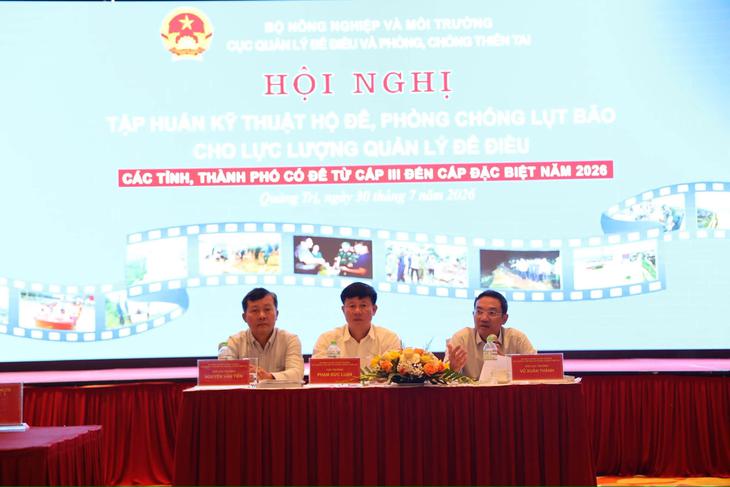 Rút kinh nghiệm từ lũ lịch sử 2024-2025 để bảo vệ an toàn đê điều- Ảnh 2.