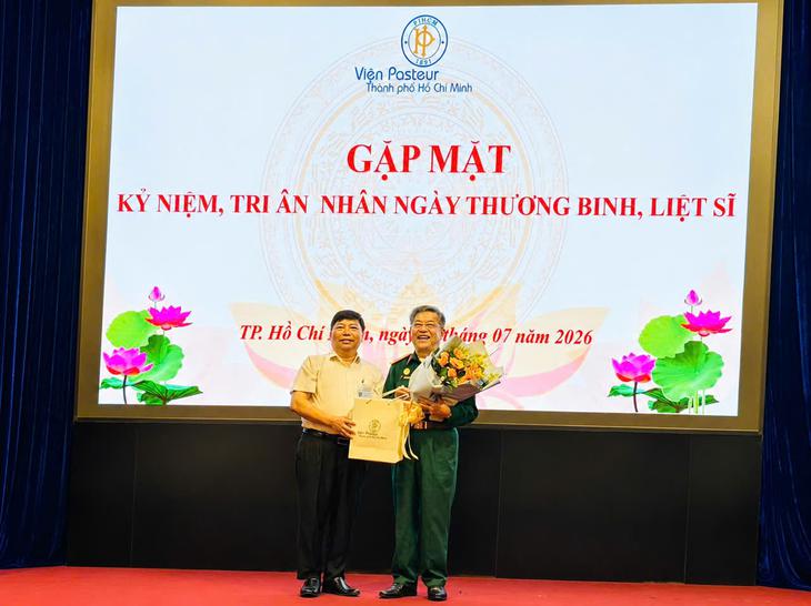 Ngành y tế TPHCM tri ân các Anh hùng liệt sĩ, chăm sóc sức khỏe người có công- Ảnh 8.