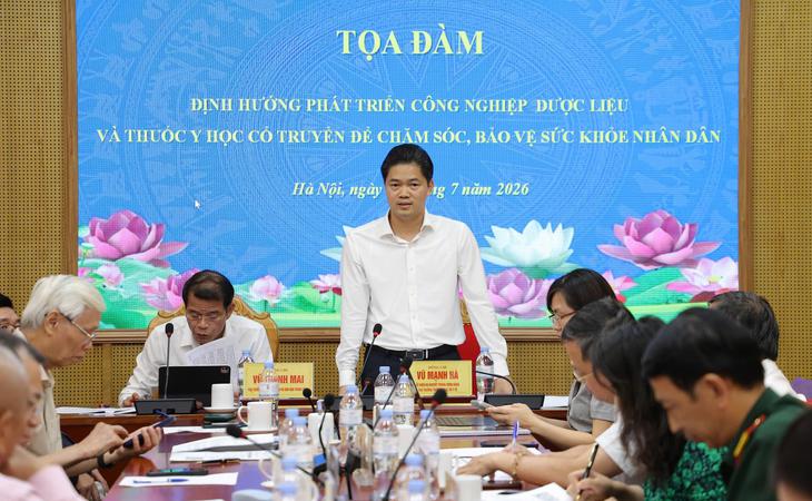 Hoàn thiện chính sách, phát triển công nghiệp dược liệu hiện đại để đưa YHCT thành một trong những trụ cột của hệ thống y tế- Ảnh 1.
