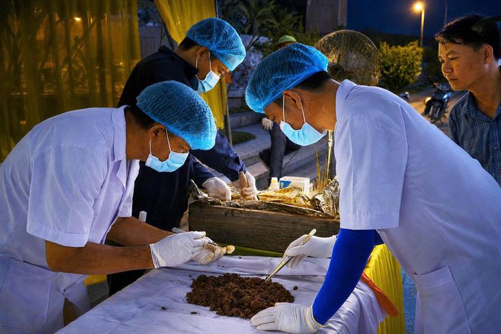 Hà Tĩnh hoàn thành lấy mẫu ADN 774 mộ liệt sĩ- Ảnh 1.