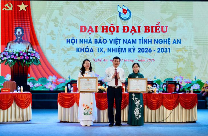 Ông Trần Minh Ngọc tiếp tục giữ chức Chủ tịch Hội Nhà báo Việt Nam tỉnh Nghệ An khóa IX - Ảnh 7.