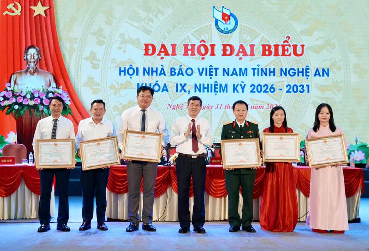 Ông Trần Minh Ngọc tiếp tục giữ chức Chủ tịch Hội Nhà báo Việt Nam tỉnh Nghệ An khóa IX - Ảnh 8.