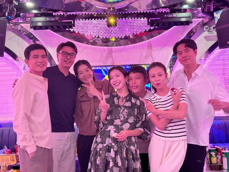 Lời chia tay đặc biệt của dàn diễn viên 'Dưới ô cửa sáng đèn'- Ảnh 2.