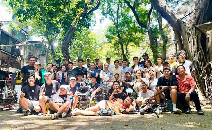 Lời chia tay đặc biệt của dàn diễn viên 'Dưới ô cửa sáng đèn'- Ảnh 1.