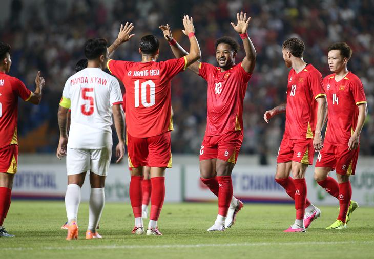 Lịch thi đấu bóng đá hôm nay ngày 31/7 - 1/8: Đội tuyển Việt Nam vs Singapore - Ảnh 1.