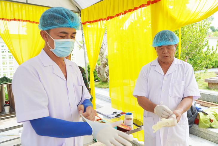 Những bác sĩ thầm lặng tìm lại tên cho liệt sĩ- Ảnh 1.