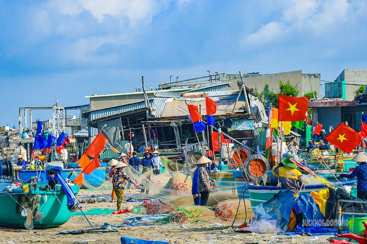 Những người giữ nhịp sống làng chài Long Hải- Ảnh 1.