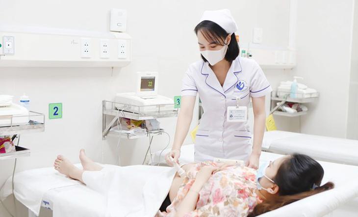 3 dấu hiệu điển hình nhận biết sớm thai ngoài tử cung nguy hiểm - Ảnh 1.