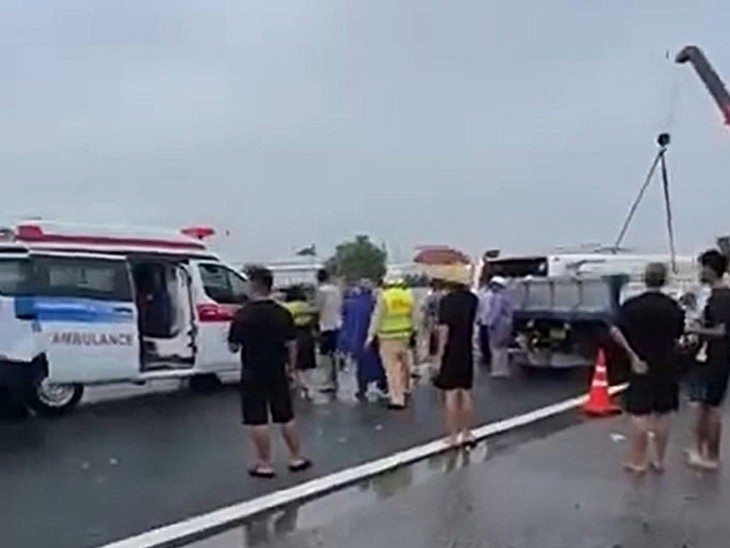 Tai nạn giao thông trên cao tốc Hà Nội - Hải Phòng: 2 ô tô hư hỏng nặng- Ảnh 3.
