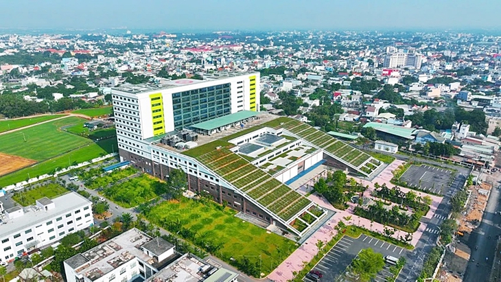 Một bệnh viện ở cửa ngõ Tây Bắc TPHCM 'thay áo mới' tạo sự an tâm cho người bệnh- Ảnh 1.