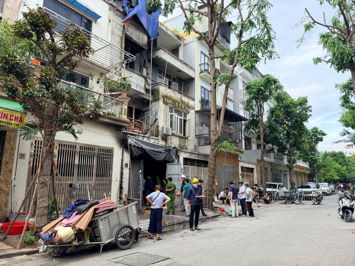 Cảnh sát khám nghiệm hiện trường vụ cháy tại Khu đô thị Văn Phú khiến 2 người chết- Ảnh 3.