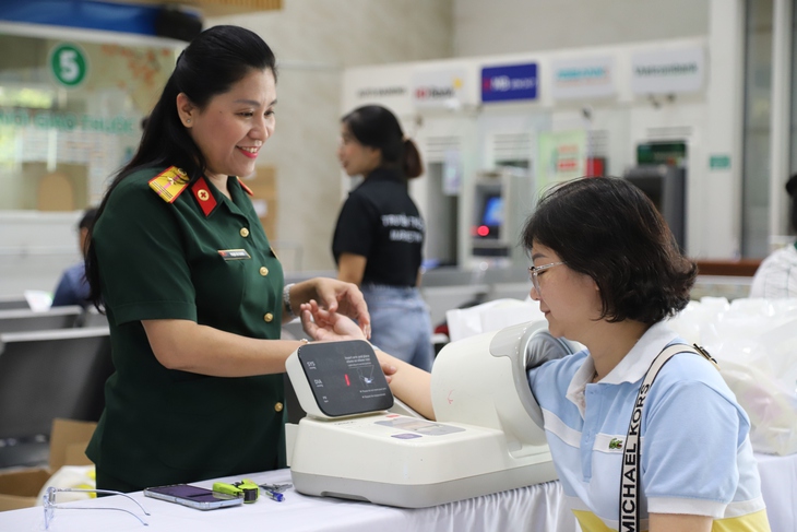 Thứ trưởng Bộ Y tế: Muốn phát triển bền vững, bệnh viện phải lấy chất lượng và người bệnh làm trung tâm- Ảnh 2.