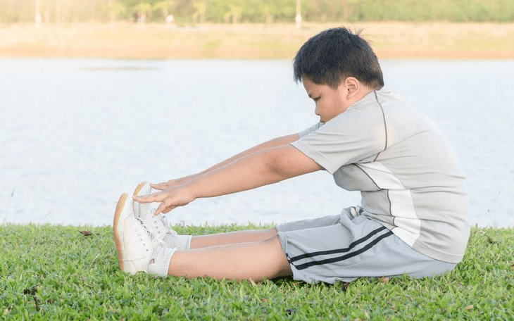 Nguy cơ thừa cân, béo phì ở trẻ do thức ăn nhanh và đồ chiên rán - Ảnh 2.