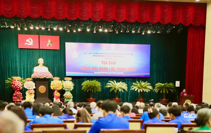 Tọa đàm 'Sống mãi ngọn lửa thanh niên' tiếp thêm động lực cống hiến cho tuổi trẻ hôm nay- Ảnh 2.