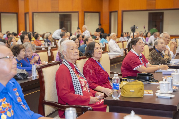 Tọa đàm 'Sống mãi ngọn lửa thanh niên' tiếp thêm động lực cống hiến cho tuổi trẻ hôm nay- Ảnh 4.