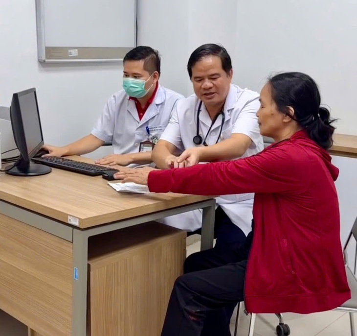 Mệnh lệnh từ trái tim thầy thuốc Bạch Mai và hành trình tri ân sức khoẻ 5.000 đối tượng chính sách ở Cố đô Ninh Bình- Ảnh 1.