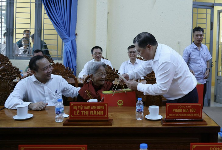 Phó Thủ tướng Thường trực Phạm Gia Túc dự Lễ viếng, truy điệu và an táng hài cốt liệt sĩ tại Tây Ninh- Ảnh 4.