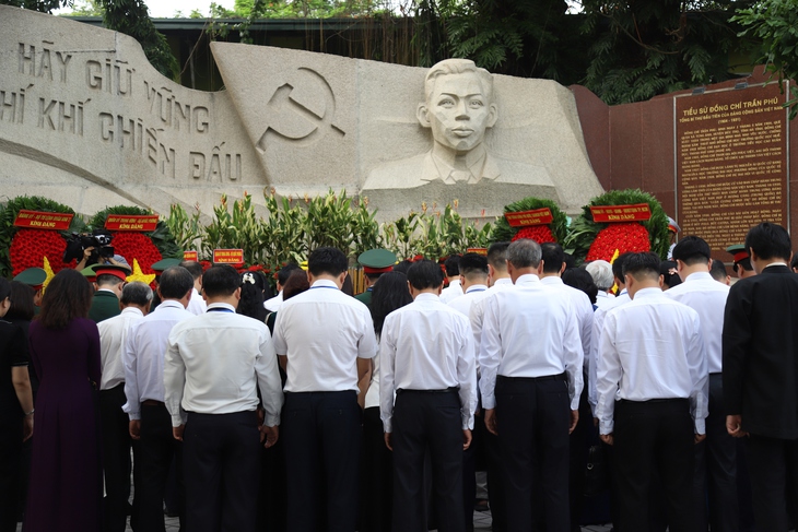 Lãnh đạo Đảng, Nhà nước dâng hương tưởng niệm cố Tổng Bí thư Trần Phú và các Anh hùng liệt sĩ tại Công viên Lê Thị Riêng- Ảnh 5.