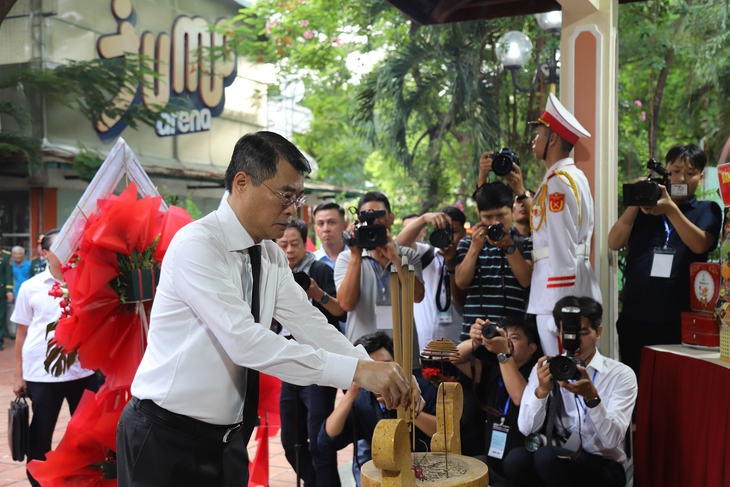 Lãnh đạo Đảng, Nhà nước dâng hương tưởng niệm cố Tổng Bí thư Trần Phú và các Anh hùng liệt sĩ tại Công viên Lê Thị Riêng- Ảnh 2.