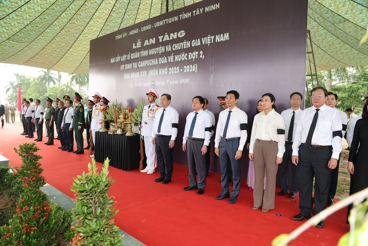 Phó Thủ tướng Thường trực Phạm Gia Túc dự Lễ viếng, truy điệu và an táng hài cốt liệt sĩ tại Tây Ninh- Ảnh 3.