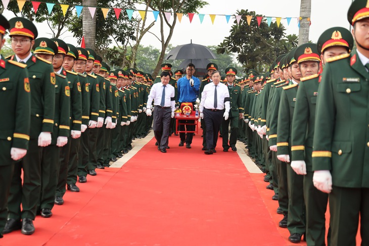 Phó Thủ tướng Thường trực Phạm Gia Túc dự Lễ viếng, truy điệu và an táng hài cốt liệt sĩ tại Tây Ninh- Ảnh 2.