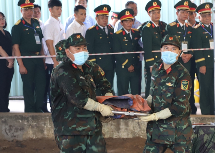 TPHCM tìm thấy thêm nhiều hài cốt liệt sĩ tại Công viên Lê Thị Riêng- Ảnh 1.