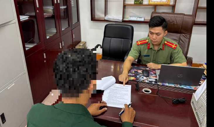 Dùng tài khoản Facebook ẩn danh đăng thông tin xuyên tạc sai sự thật, nam thanh niên bị xử phạt- Ảnh 1.