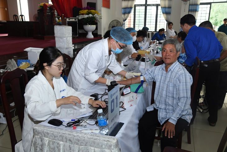 Lấy mẫu ADN thân nhân để kết luận chính xác danh tính liệt sĩ được tìm thấy tại CV Lê Thị Riêng- Ảnh 2.