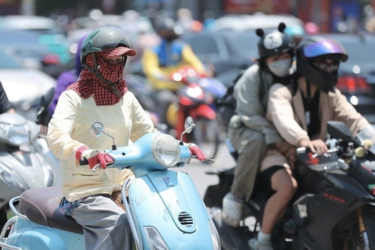 Miền Bắc oi nóng, mưa dông vào chiều và đêm- Ảnh 1.