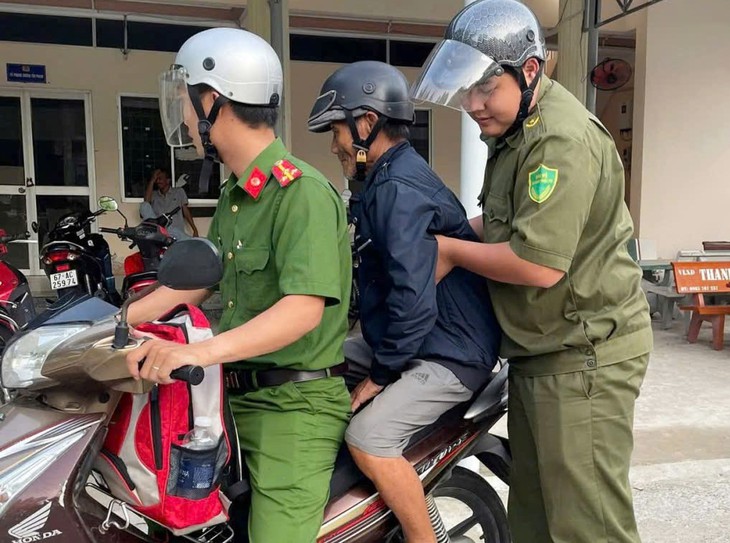 Hỗ trợ người cựu chiến binh bị lạc đường khi đi tìm mộ đồng đội - Ảnh 1.