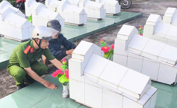 Hỗ trợ người cựu chiến binh bị lạc đường khi đi tìm mộ đồng đội - Ảnh 2.