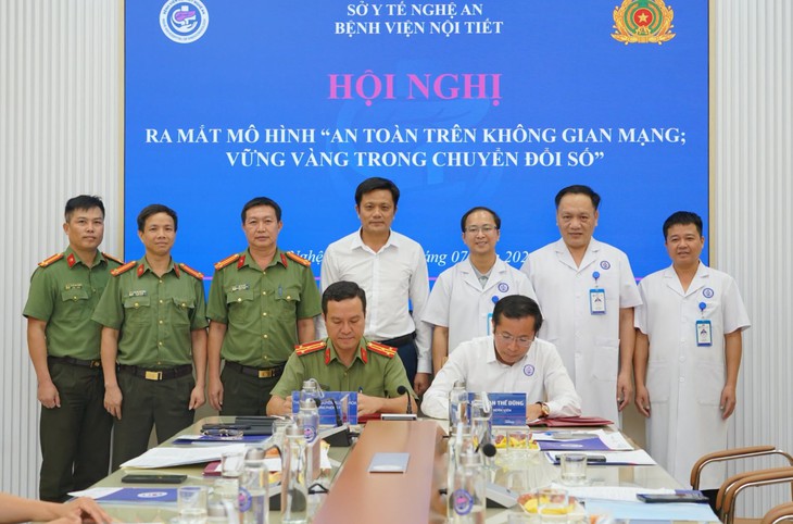 Ra mắt mô hình an toàn không gian mạng, thúc đẩy chuyển đổi số tại Bệnh viện Nội tiết Nghệ An- Ảnh 2.