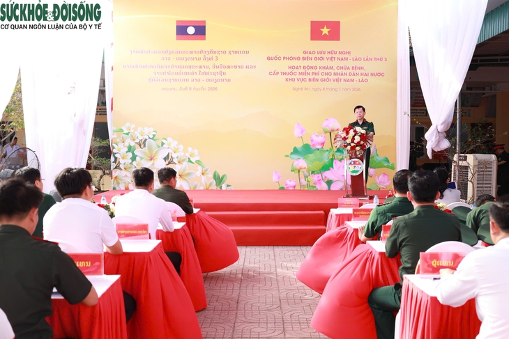 Khai mạc chương trình khám bệnh, cấp thuốc miễn phí cho nhân dân khu vực biên giới Việt Nam - Lào - Ảnh 1.