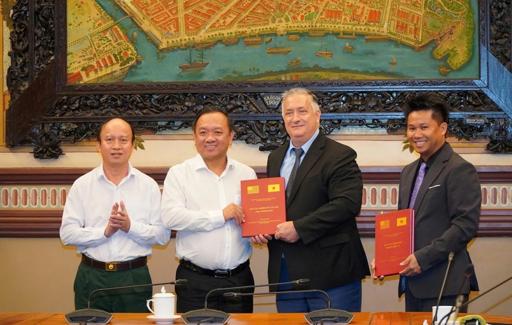 TPHCM tiếp nhận hồ sơ chôn cất liệt sĩ cùng nhiều kỷ vật chiến tranh từ Hoa Kỳ- Ảnh 1.