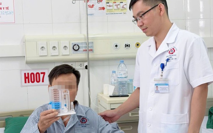 Cứu sống bệnh nhân đa chấn thương nặng sau tai nạn nổ lốp xe- Ảnh 2.