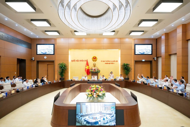 Chủ tịch Quốc hội: Trợ cấp người có công nên gắn với mức sống hoặc lương tối thiểu vùng- Ảnh 1.