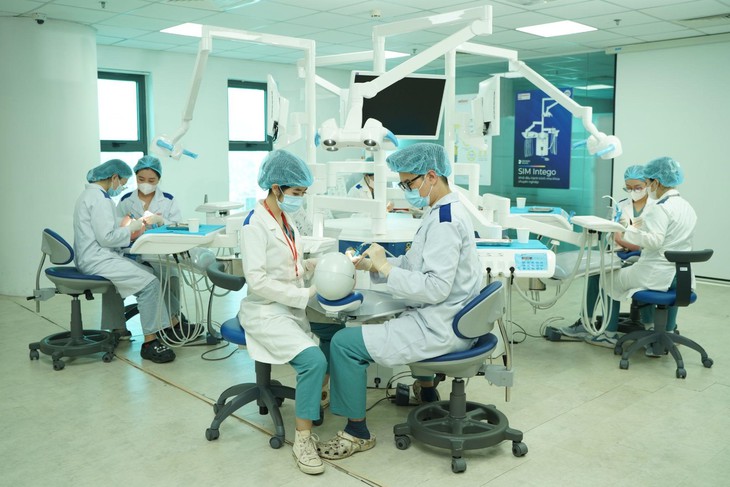 HIU công bố điểm sàn xét tuyển nhóm ngành sức khỏe, luật 2026 - Ảnh 2.