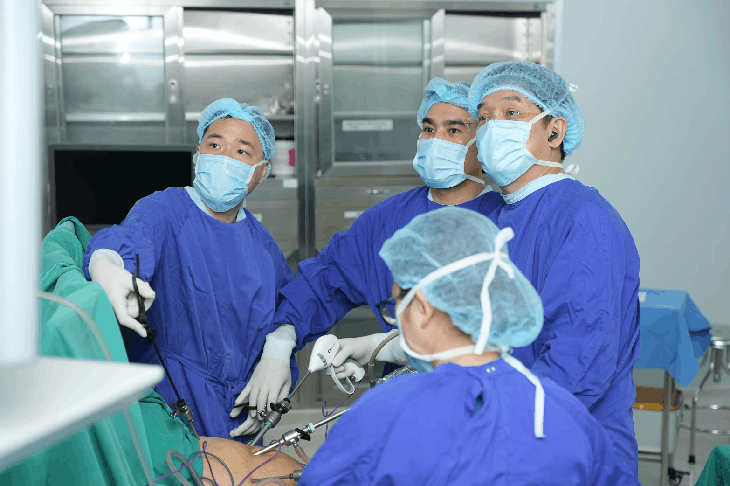 Cụ bà 103 tuổi chiến thắng ung thư dạ dày nhờ điều trị đa chuyên khoa tại Vinmec Hải Phòng - Ảnh 2.