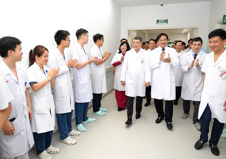 Thủ tướng Lê Minh Hưng thăm Bệnh viện Bạch Mai cơ sở Ninh Bình
- Ảnh 1.