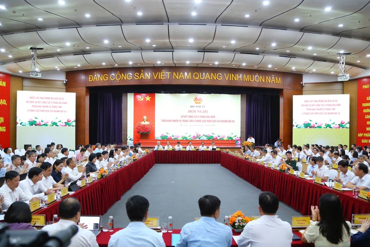 Bộ Nội vụ sẽ đề xuất nghị quyết mới về cải cách tiền lương, bảo hiểm xã hội- Ảnh 1.