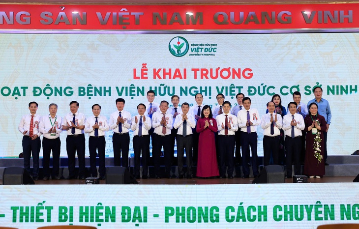 Bộ trưởng Bộ Y tế Đào Hồng Lan khai trương Bệnh viện Hữu nghị Việt Đức cơ sở Ninh Bình - Ảnh 1.